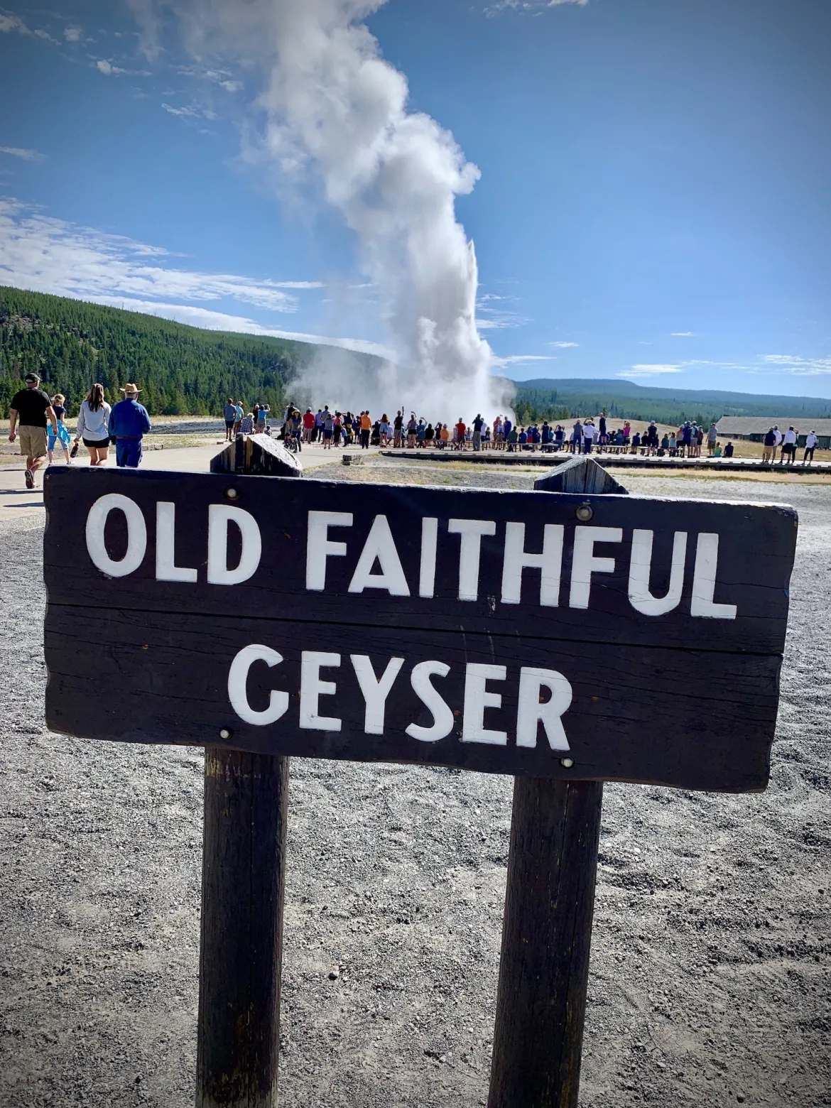 Old Faithful in Yellowstone Hiking in Old Faithful