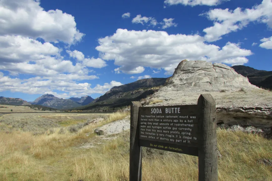 Soda Butte hot spring cone Yellowstone, geology, Soda Butte, #findyourpark