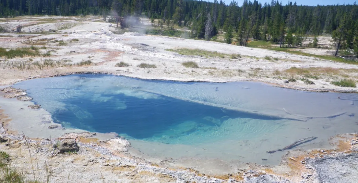 Hot spring at Shoshone Geyser Basin - Yellowstone Guidelines Hot spring at Shoshone Geyser Basin - Yellowstone Guidelines